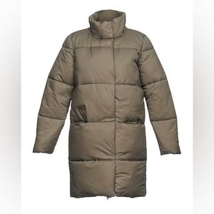 Minimum puffer coat